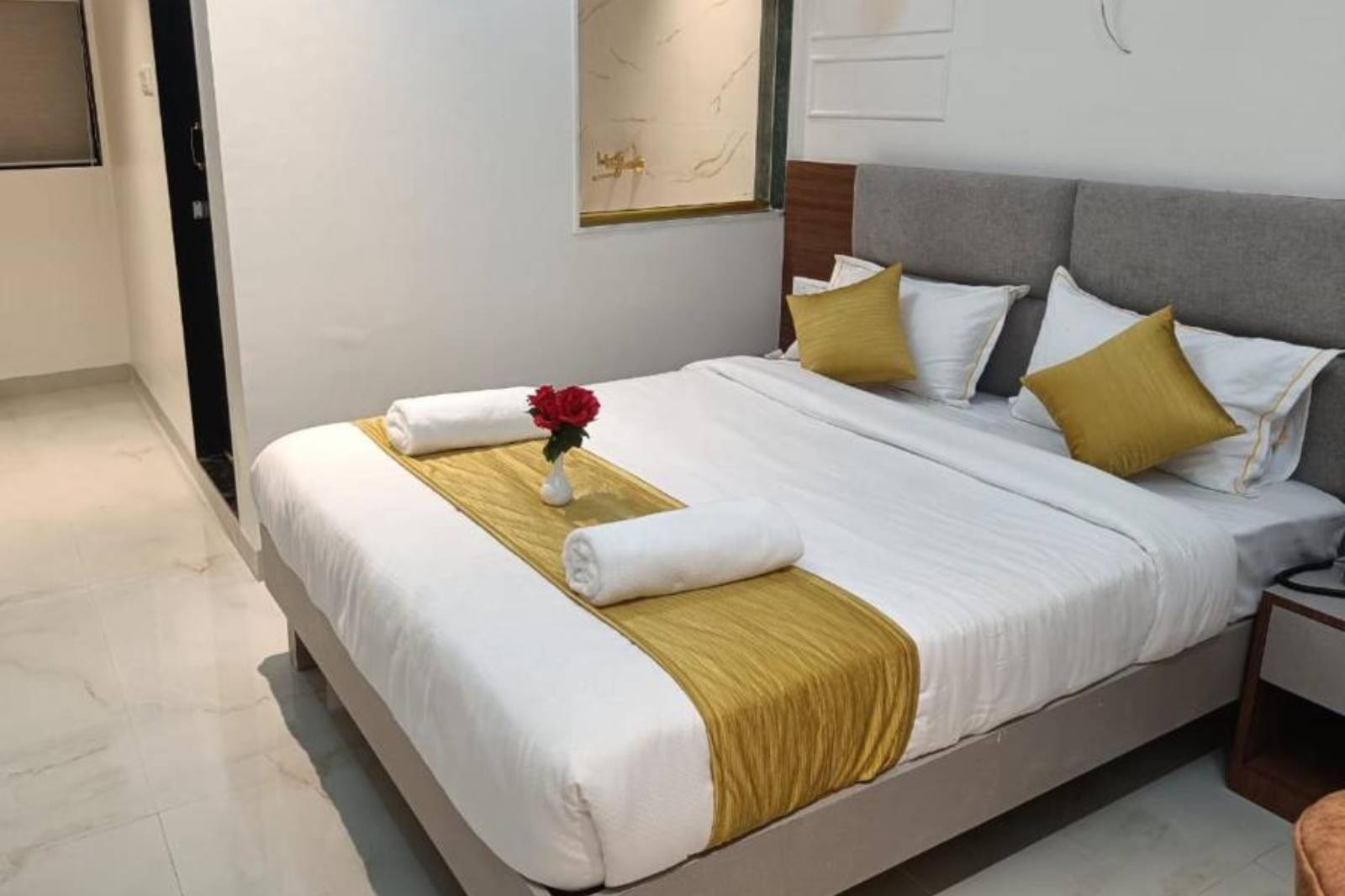 Comfort room witb bathtub 1