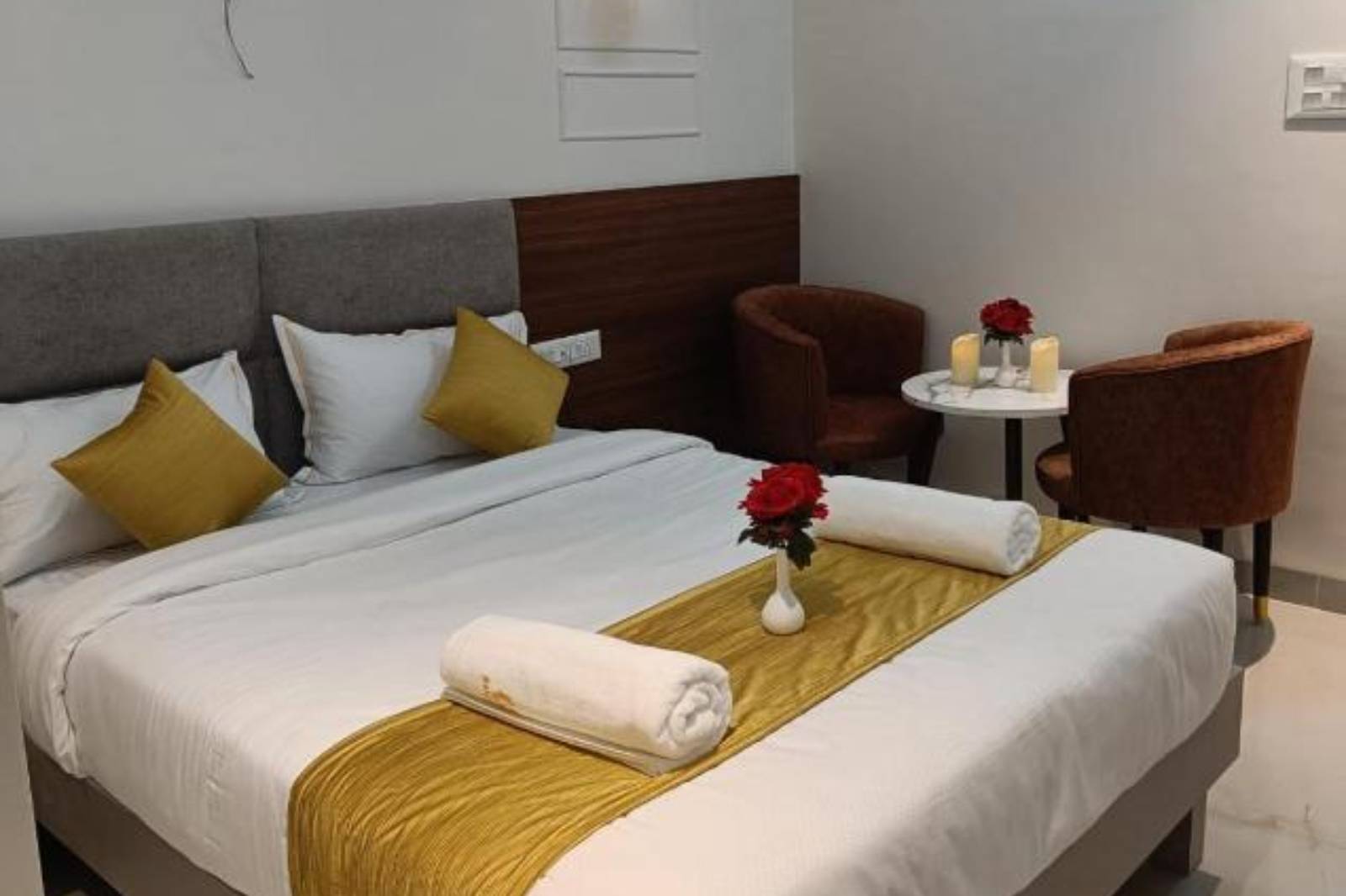 Comfort room witb bathtub 3