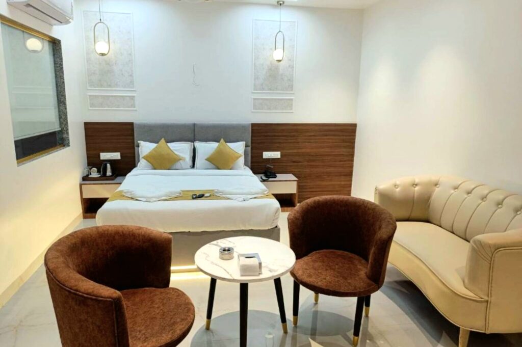 Exe-room-with-jacuzzi-1-1536x1023