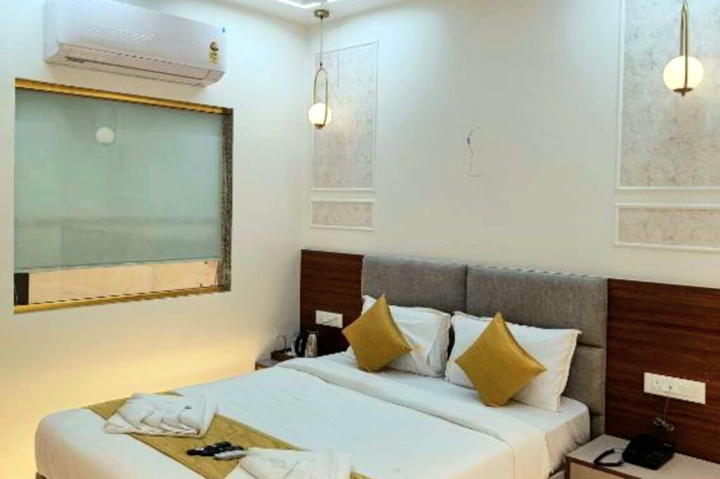 Exe-room-with-jacuzzi-2-1024x682